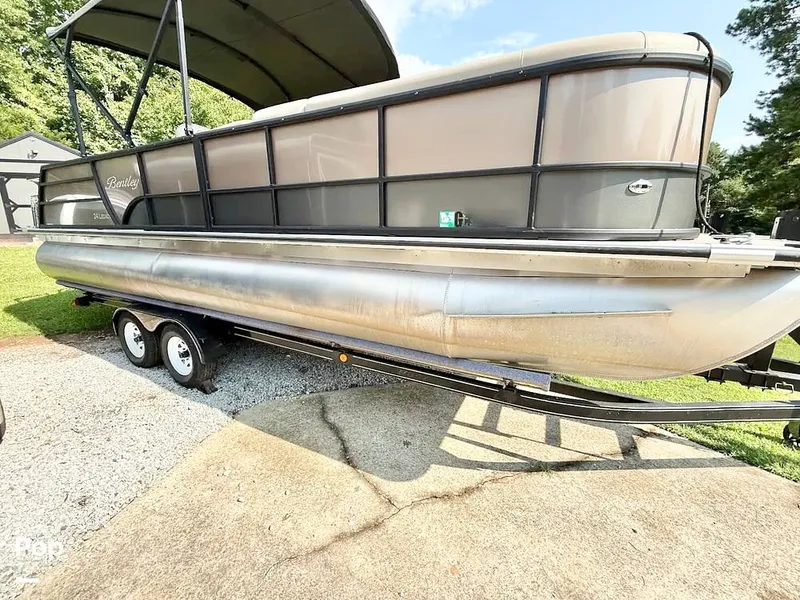 Slide: The Image of Bentley Pontoons 240 Swingback 2024 - 16529099