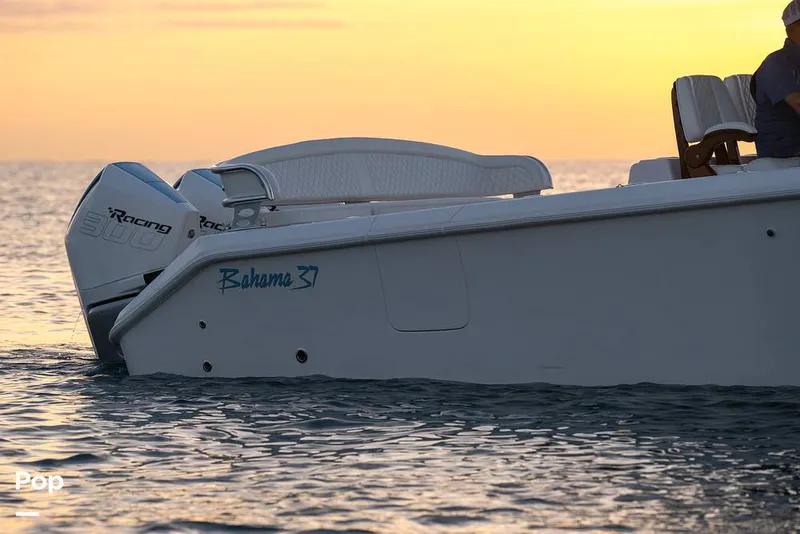 Slide: The Image of Bahama 37 CC 2027 - 16304590