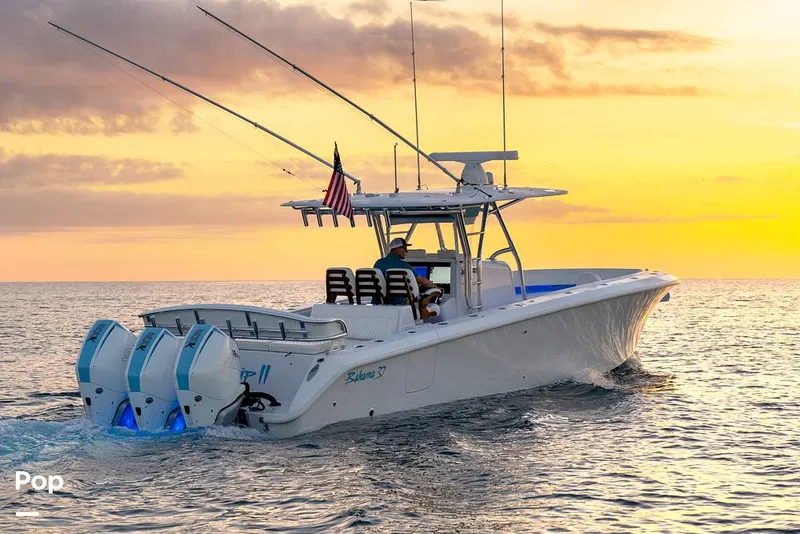 Slide: The Image of Bahama 37 CC 2027 - 16304591