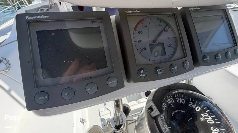 Slide: The Image of Catalina 320 Sloop 2006 - 16336895