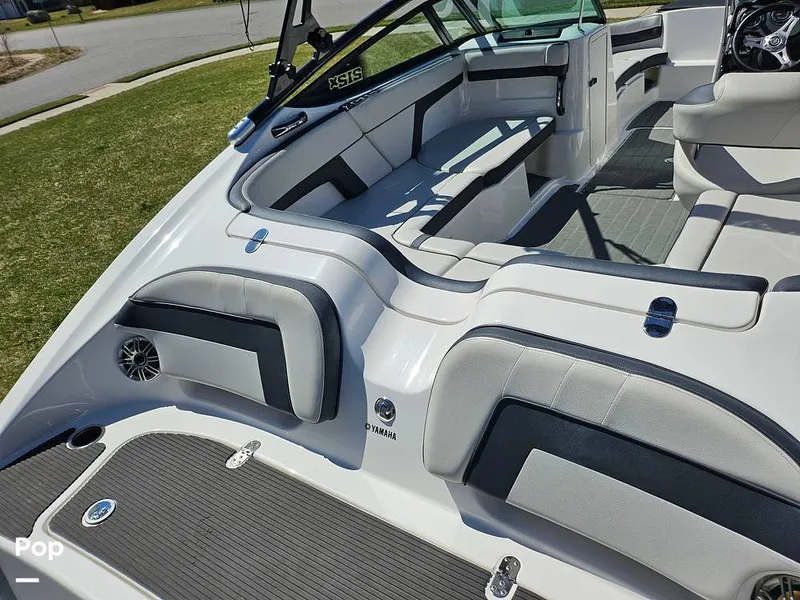 Slide: The Image of Yamaha 212x 2014 - 16323778