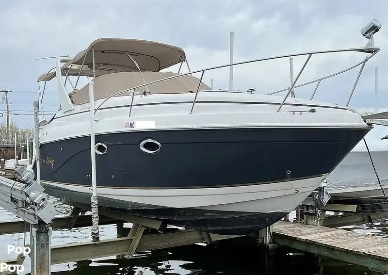 The Image of Rinker Fiesta Vee Express Cruiser 270 2005 - 16348108