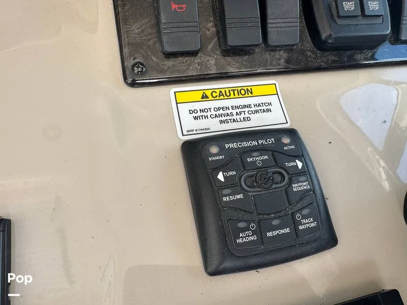 Slide: The Image of Sea Ray 38 Sundancer 2009 - 16324054