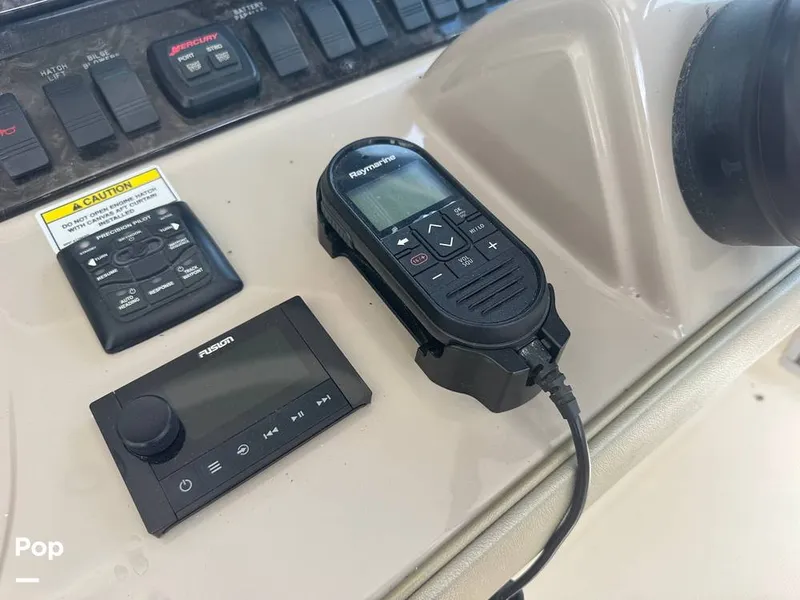 Slide: The Image of Sea Ray 38 Sundancer 2009 - 16324055