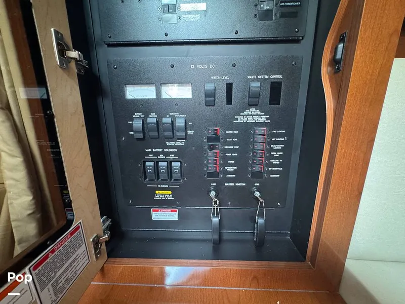 Slide: The Image of Sea Ray 38 Sundancer 2009 - 16323989