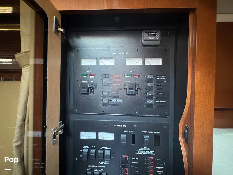 Slide: The Image of Sea Ray 38 Sundancer 2009 - 16323990