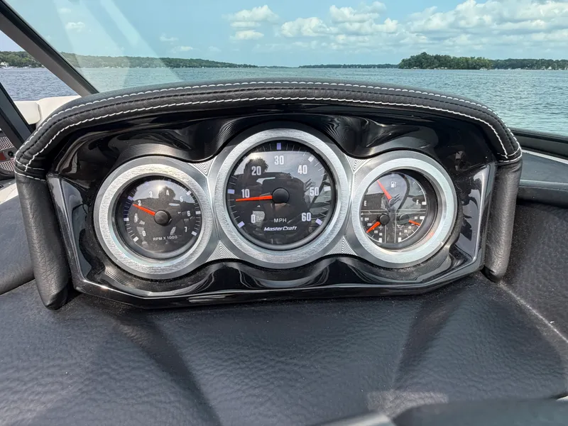Slide: The Image of Mastercraft X22 2023 - 25