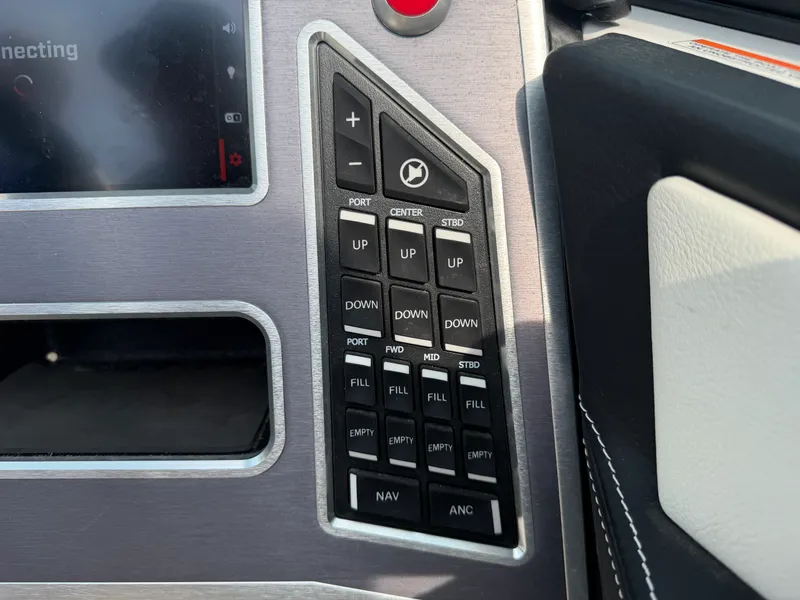 Slide: The Image of Mastercraft X22 2023 - 28