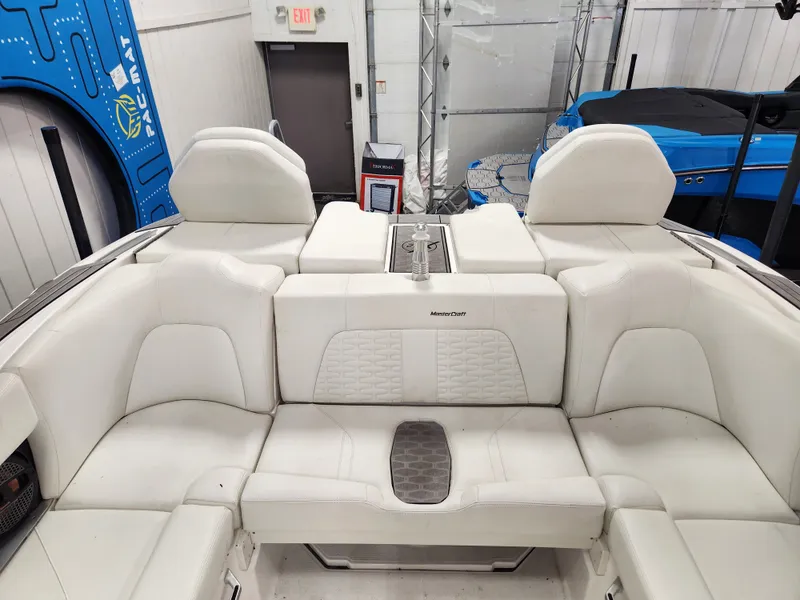 Slide: The Image of Mastercraft X22 2023 - 10