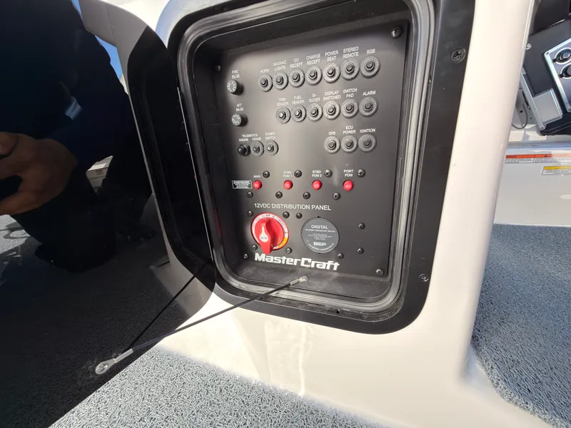 Slide: The Image of Mastercraft X22 2023 - 39