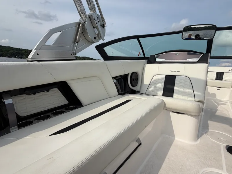 Slide: The Image of Mastercraft X22 2023 - 17