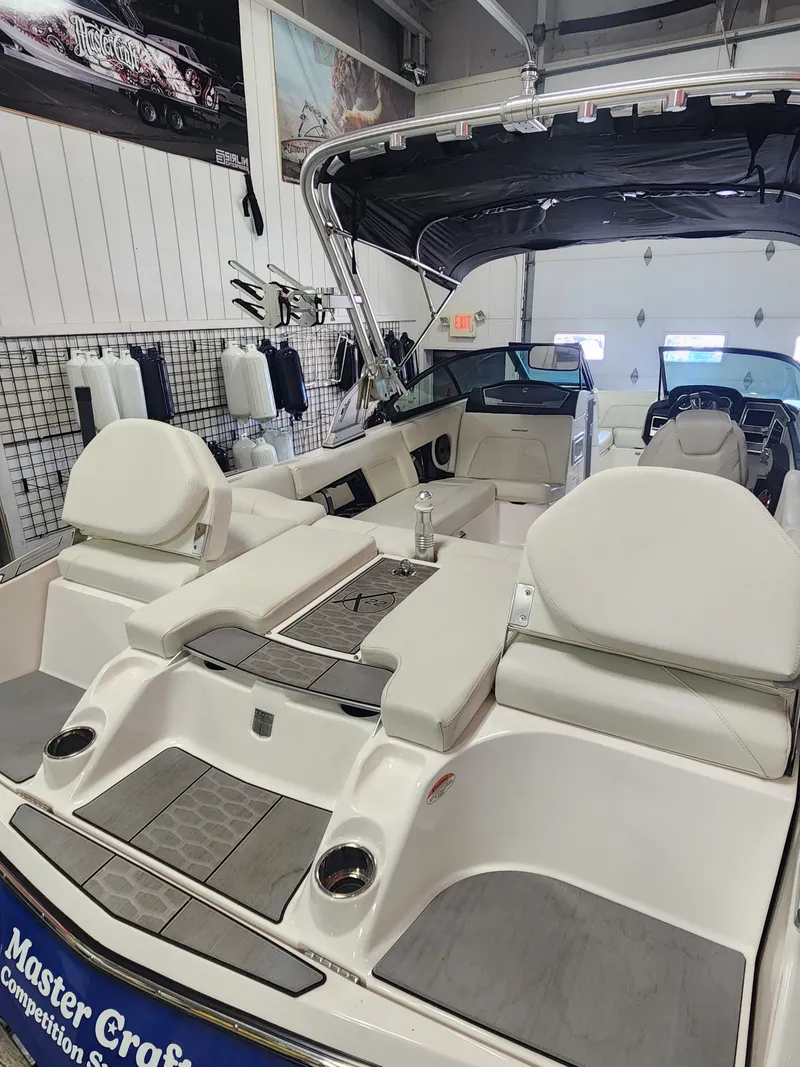 Slide: The Image of Mastercraft X22 2023 - 18