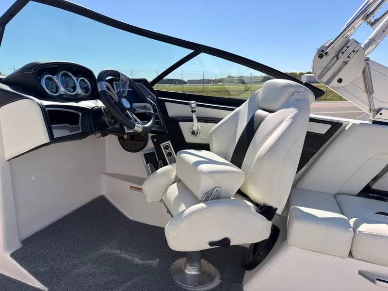 Slide: The Image of Mastercraft X22 2023 - 26