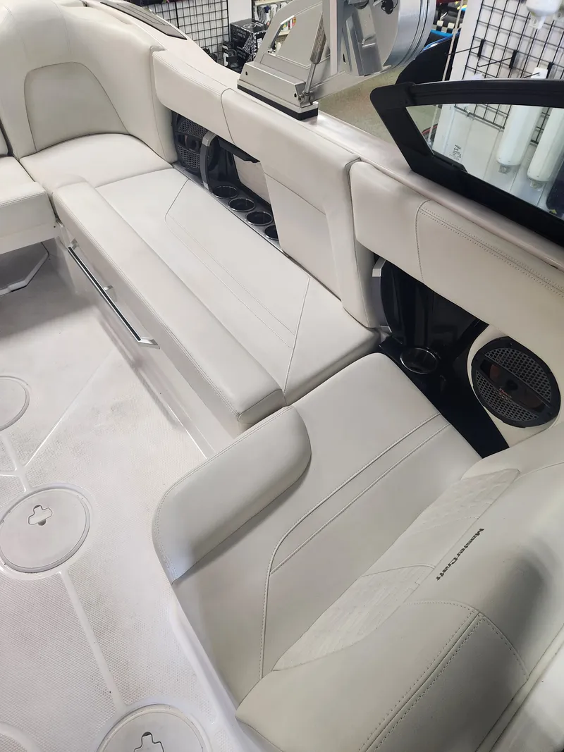 Slide: The Image of Mastercraft X22 2023 - 14