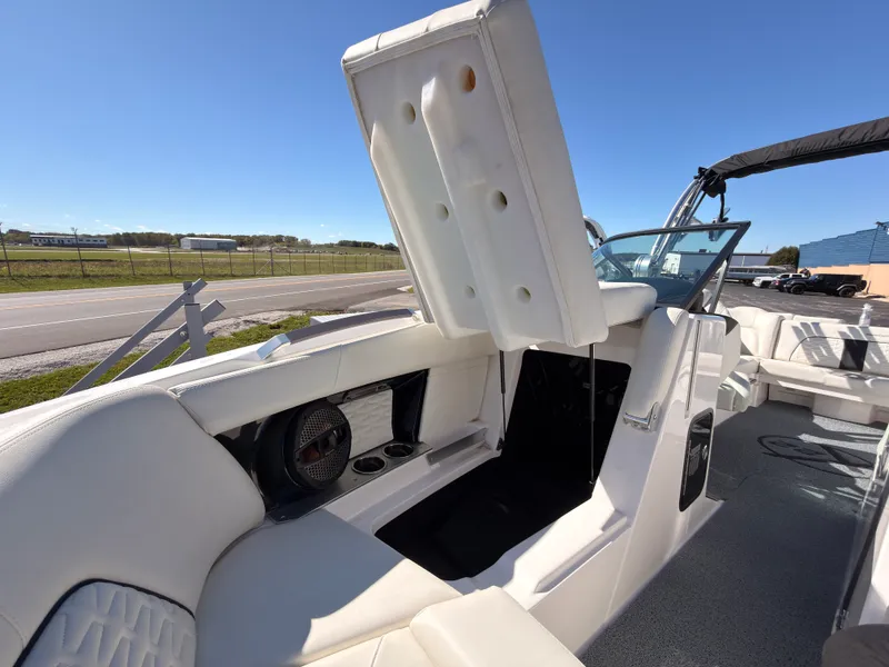 Slide: The Image of Mastercraft X22 2023 - 50