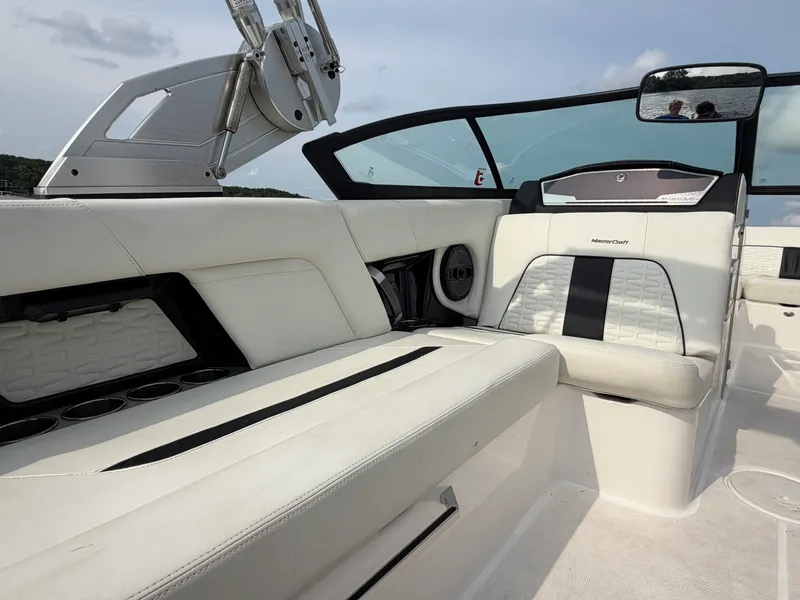 Slide: The Image of Mastercraft X22 2023 - 18