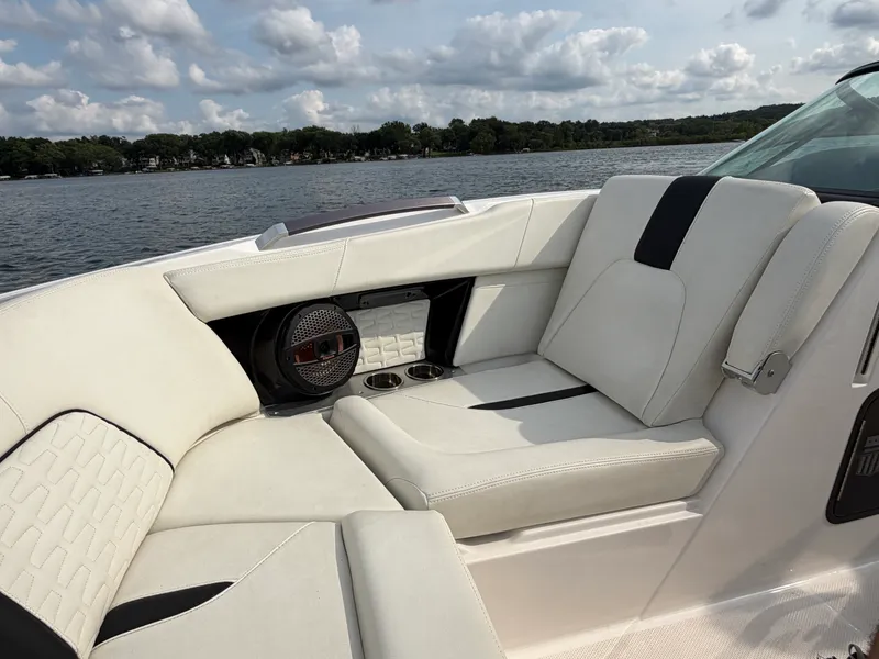Slide: The Image of Mastercraft X22 2023 - 24