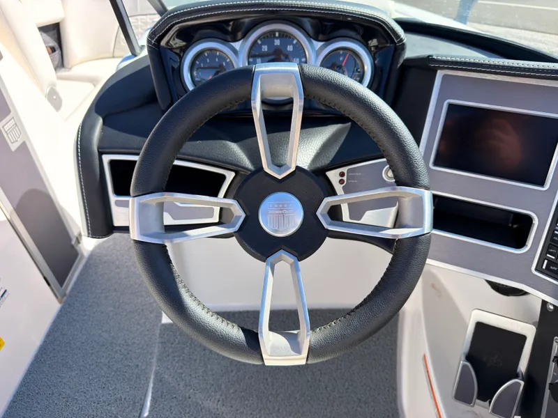Slide: The Image of Mastercraft X22 2023 - 30