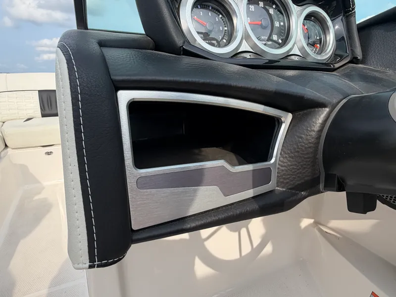 Slide: The Image of Mastercraft X22 2023 - 26