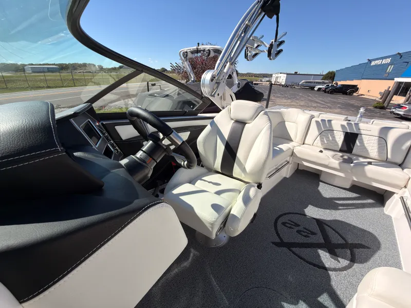 Slide: The Image of Mastercraft X22 2023 - 28