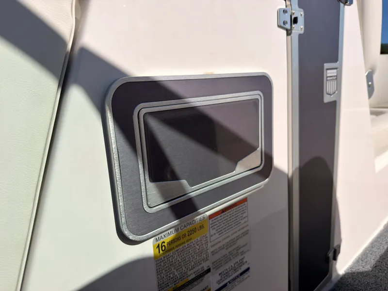 Slide: The Image of Mastercraft X22 2023 - 37