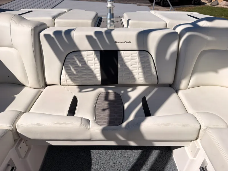 Slide: The Image of Mastercraft X22 2023 - 16