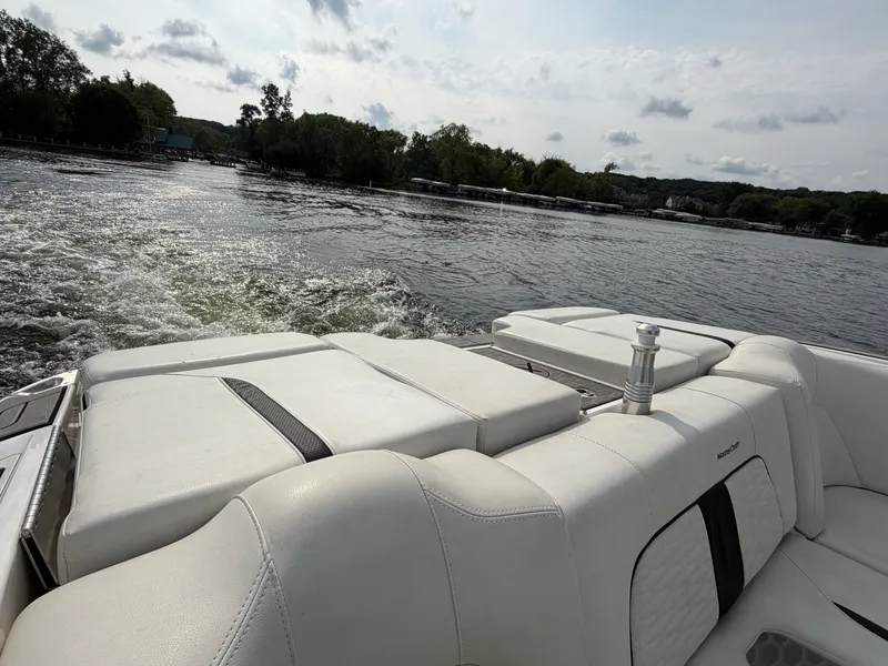 Slide: The Image of Mastercraft X22 2023 - 15
