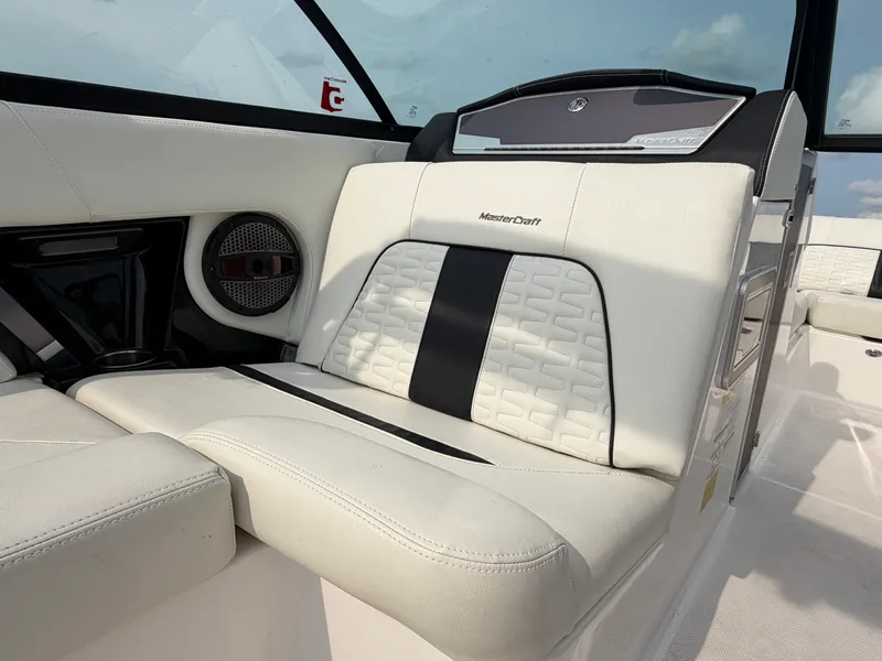 Slide: The Image of Mastercraft X22 2023 - 19
