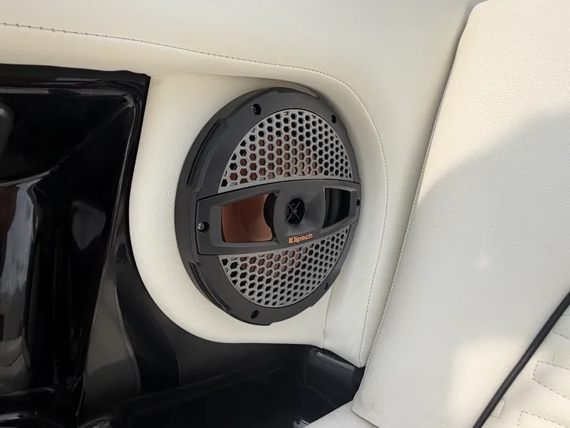Slide: The Image of Mastercraft X22 2023 - 20