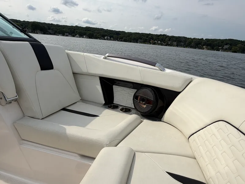 Slide: The Image of Mastercraft X22 2023 - 22