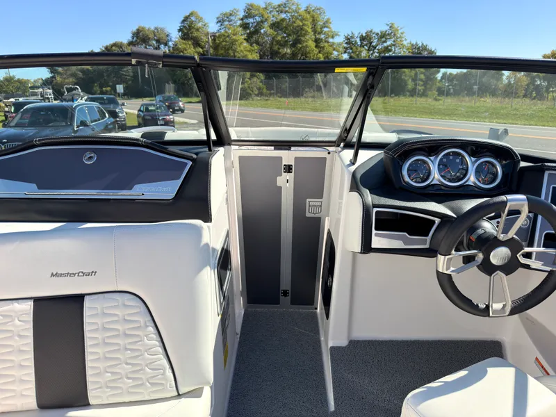 Slide: The Image of Mastercraft X22 2023 - 41
