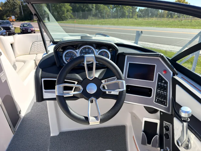 Slide: The Image of Mastercraft X22 2023 - 29