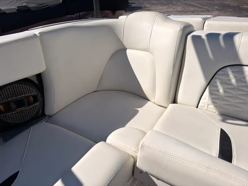 Slide: The Image of Mastercraft X22 2023 - 14
