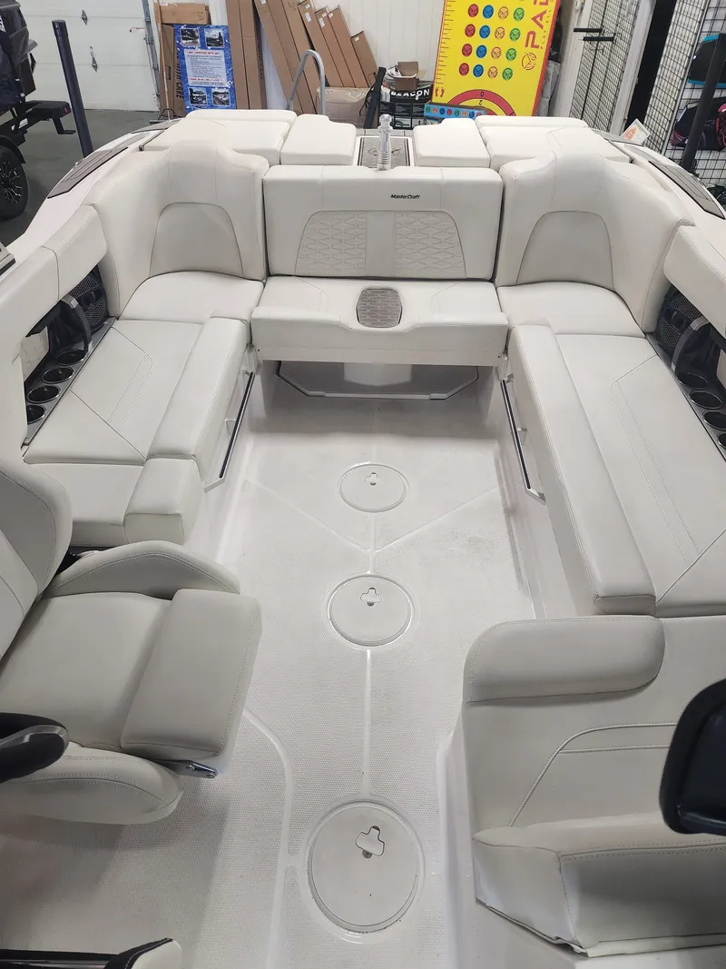 Slide: The Image of Mastercraft X22 2023 - 13