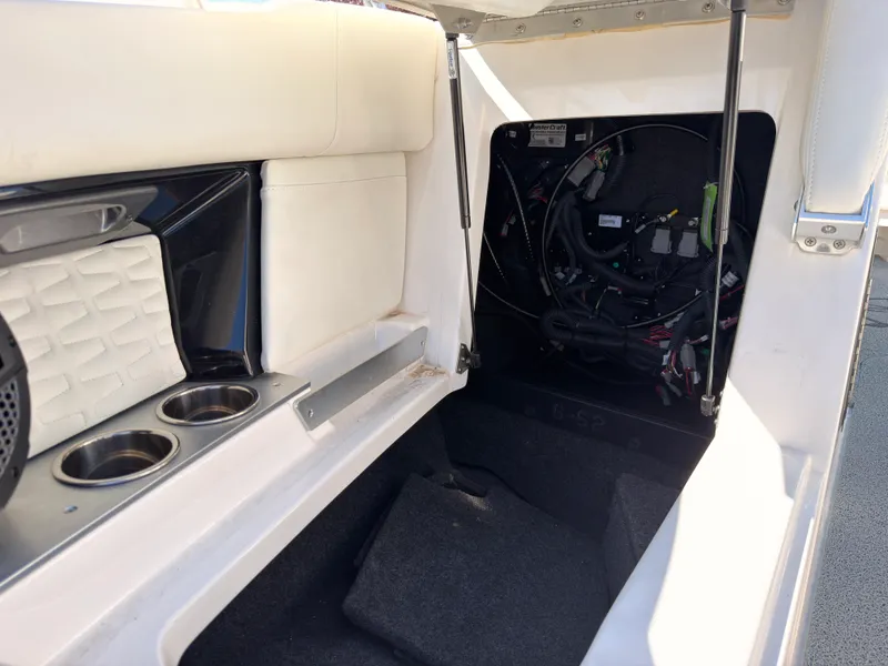 Slide: The Image of Mastercraft X22 2023 - 51