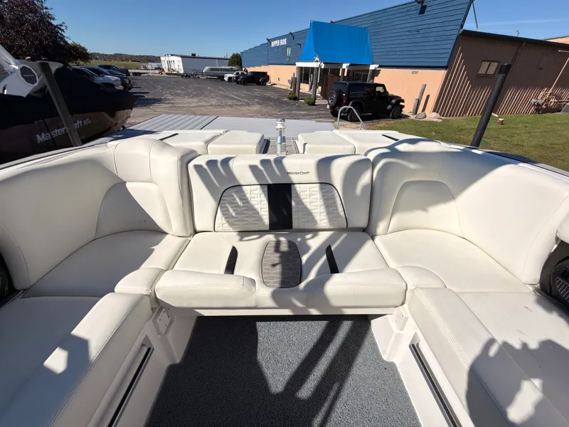 Slide: The Image of Mastercraft X22 2023 - 15