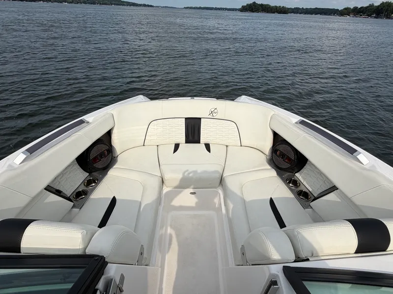 Slide: The Image of Mastercraft X22 2023 - 21