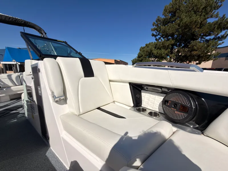 Slide: The Image of Mastercraft X22 2023 - 43