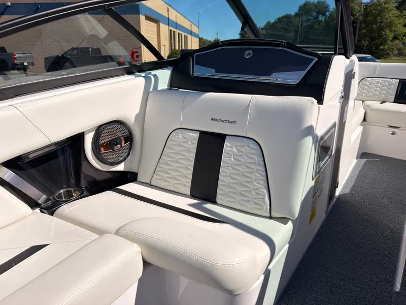 Slide: The Image of Mastercraft X22 2023 - 19