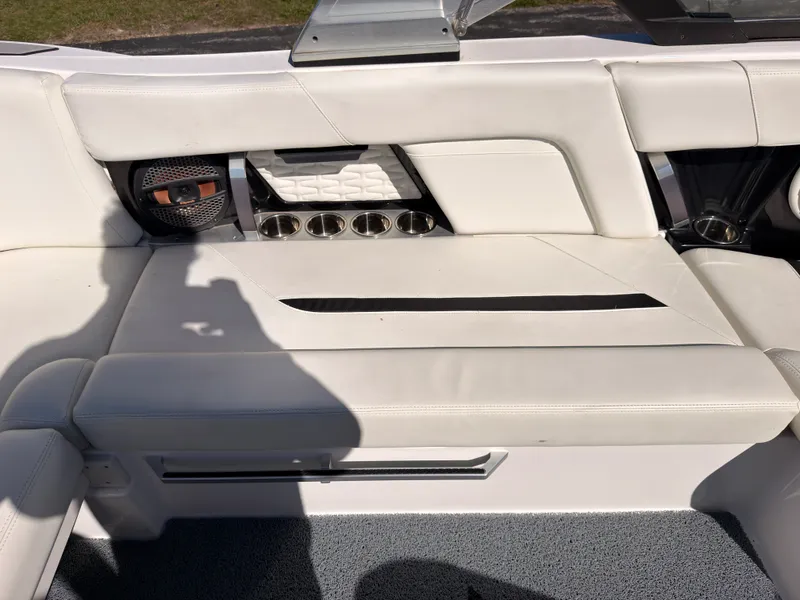 Slide: The Image of Mastercraft X22 2023 - 20