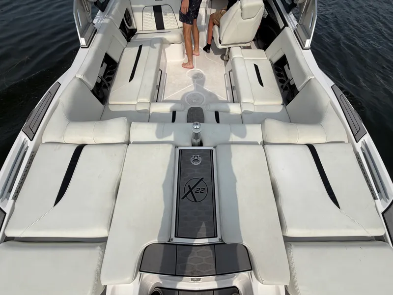Slide: The Image of Mastercraft X22 2023 - 14