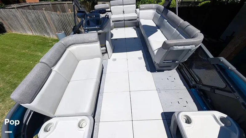 Slide: The Image of Sea-Doo Switch Cruise 18 2023 - 16388352