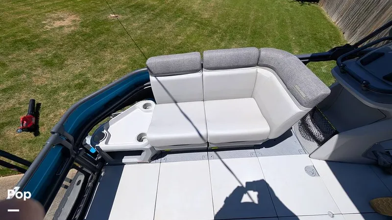 Slide: The Image of Sea-Doo Switch Cruise 18 2023 - 16388164