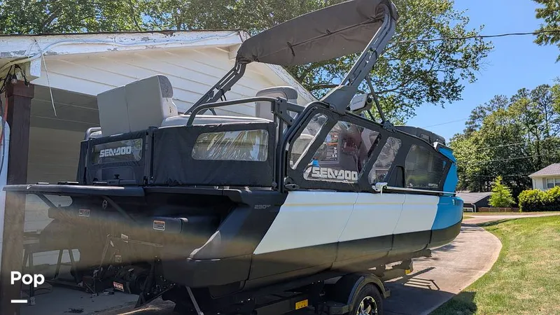 Slide: The Image of Sea-Doo Switch Cruise 18 2023 - 16388330