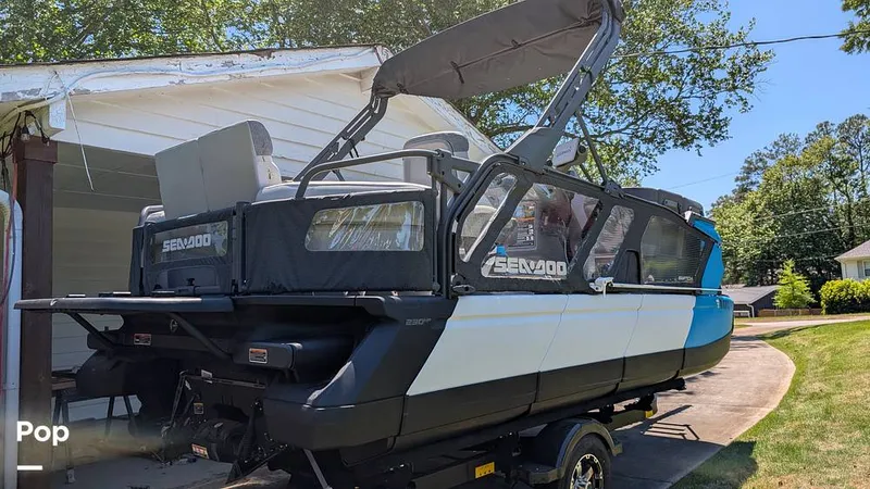 Slide: The Image of Sea-Doo Switch Cruise 18 2023 - 16388333