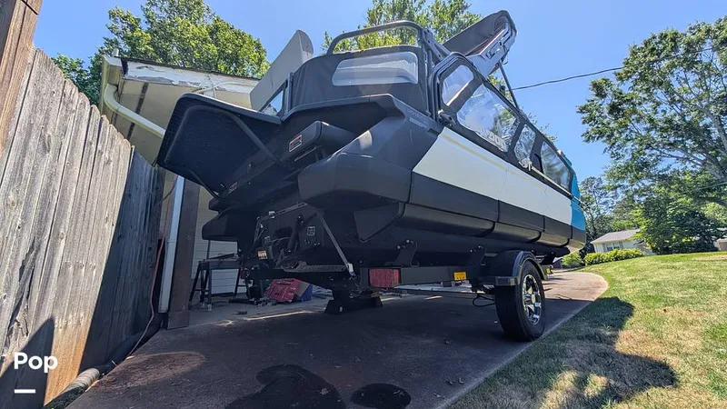 Slide: The Image of Sea-Doo Switch Cruise 18 2023 - 16388337