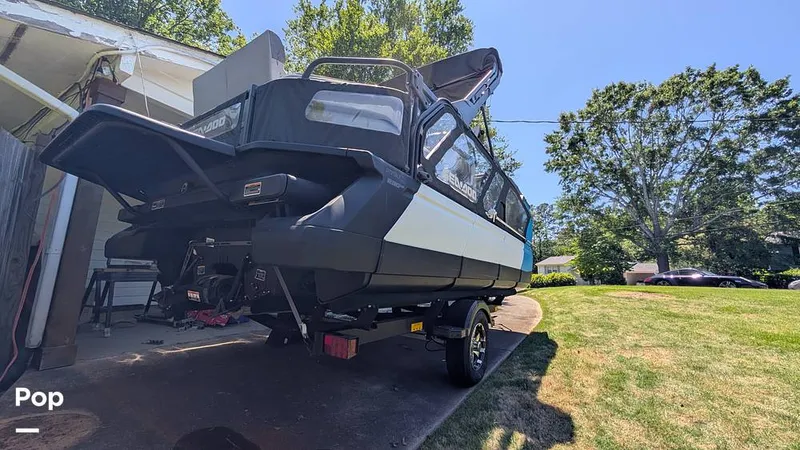 Slide: The Image of Sea-Doo Switch Cruise 18 2023 - 16388338