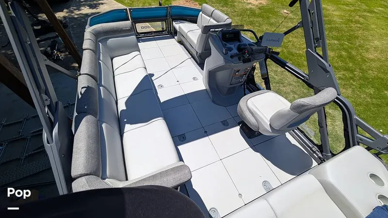 Slide: The Image of Sea-Doo Switch Cruise 18 2023 - 16388355