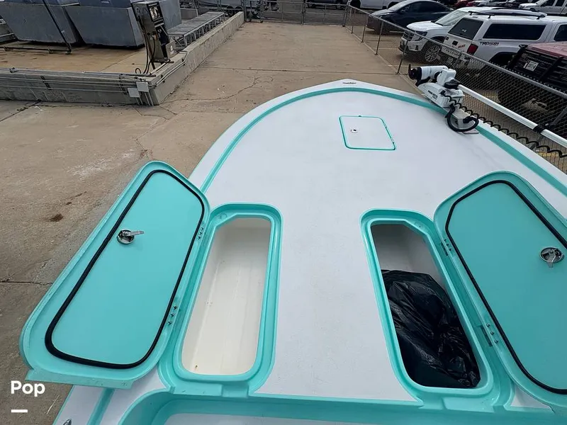 Slide: The Image of Bow Casting Deck With Compartment Storage - 16373342