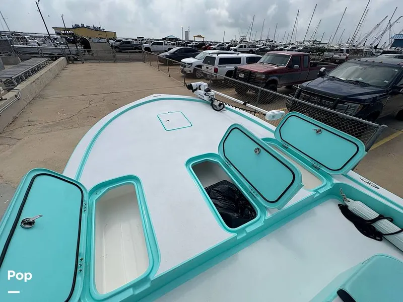 Slide: The Image of Bow Casting Deck With Compartment Storage - 16373343